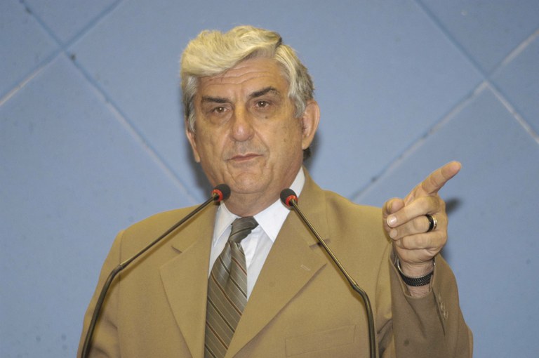 Moção repudia decisão de juiz