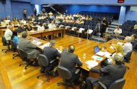 Debate discute o uso de sacolas plásticas