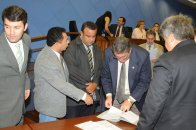 Aprovado projeto que aumenta salários dos servidores municipais