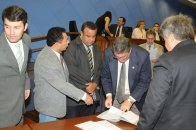 Aprovado projeto que aumenta salários dos servidores municipais