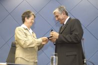Câmara presta homenagem à Cáritas