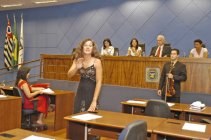 Câmara presta homenagem às mulheres