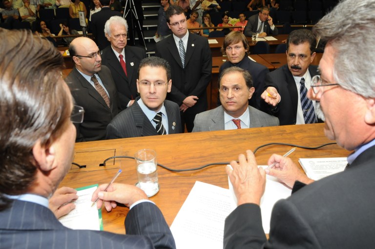 CÂMARA APROVA SUBSÍDIOS DO PREFEITO, VICE-PREFEITO E SECRETÁRIOS MUNICIPAIS PARA O PRÓXIMO MANDATO