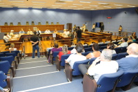 CEE SUGERE O VALOR DE R$ 16.600,00 COMO SALÁRIO DO PREFEITO
