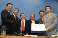 Prefeito do Japão recebe Diploma de Honra ao Mérito