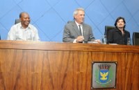 Reunião solene entrega diplomas