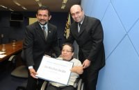 DIPLOMA HELEN KELLER FOI ENTREGUE EM REUNIÃO SOLENE