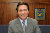 Aurélio define comissão que fará o novo regimento