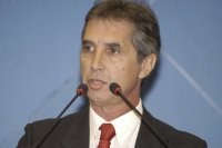 Benassi faz encontro com funcionários da Saúde  