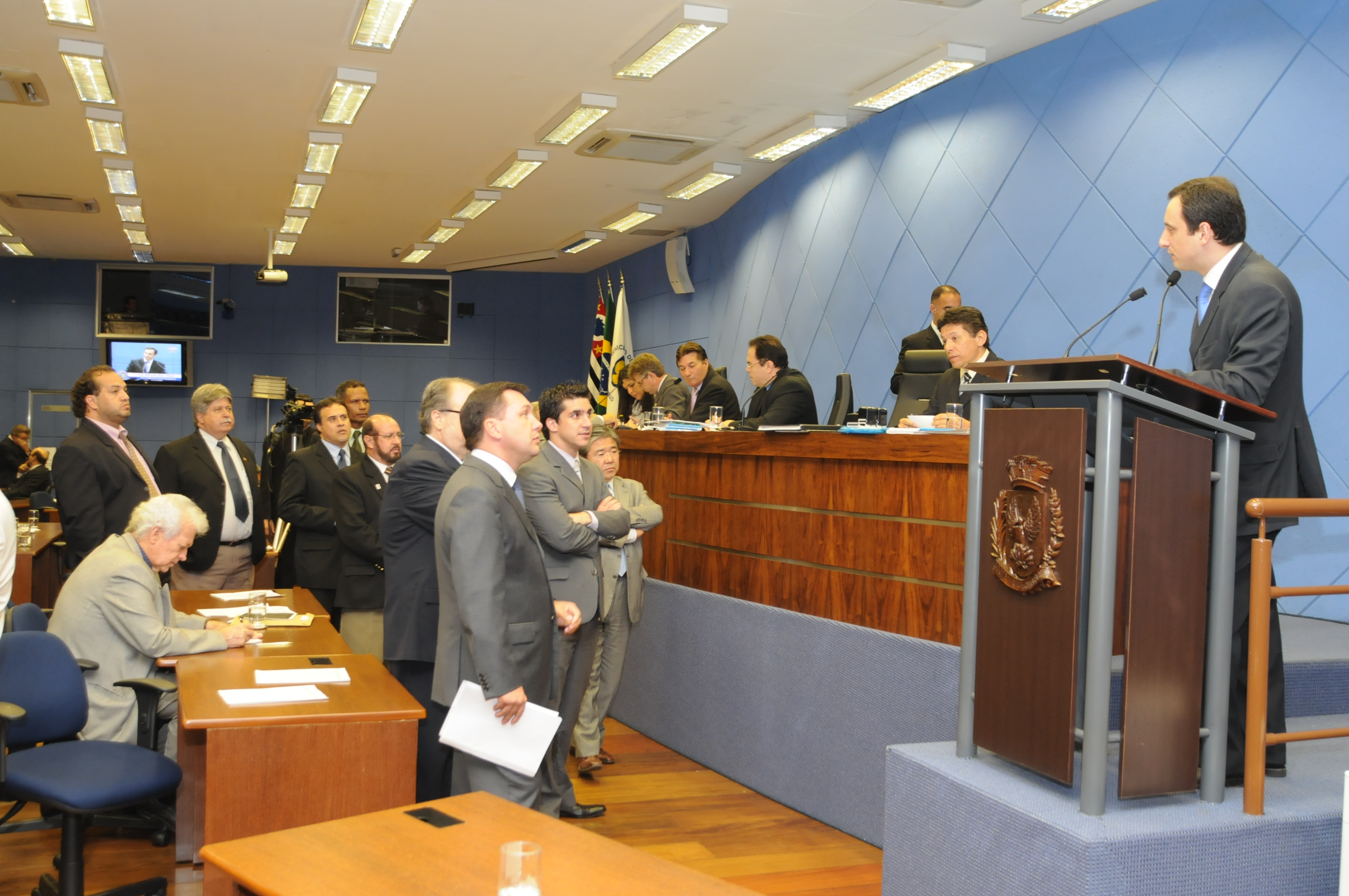 Câmara debate lei que cria piso salarial nacional para a PM