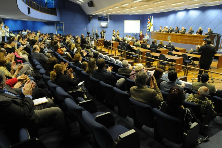 "Câmara em Debate" discute revisão de leis 