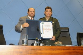 Câmara entrega dois títulos de cidadão