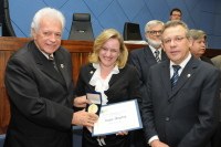 Câmara homenageia 17 com Medalha Carlos Gomes