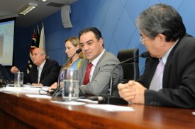 Divergência marca tramitação de projeto dos alvarás