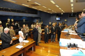 Em luto, Câmara suspende sessão