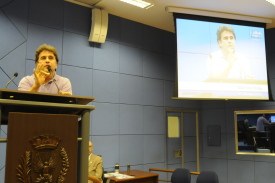 Marcos Frota aplaudido de pé 
