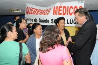 Moradores protestam contra a falta de médicos