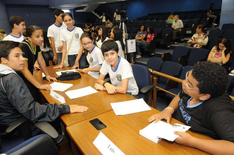 Parlamento entra na campanha antiviolência