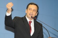 Prefeito veta divulgação de comissionados e promete legislar sobre o assunto 