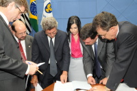 Moções tratam até do "Caso Battisti"