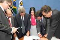 Moções tratam até do "Caso Battisti"