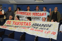 Projeto que estabelece novas regras para o serviço de táxi é adiado