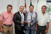 Palestino é recebido pelo presidente da Câmara 