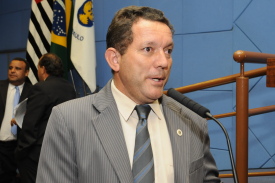 Aprovado projeto que proíbe celular em sala de aula