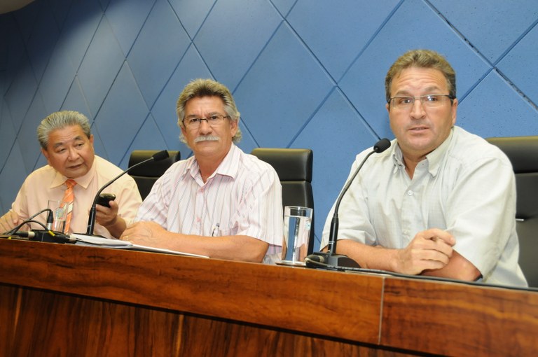 Câmara debate projeto em que ônibus divide corredor exclusivo com táxis