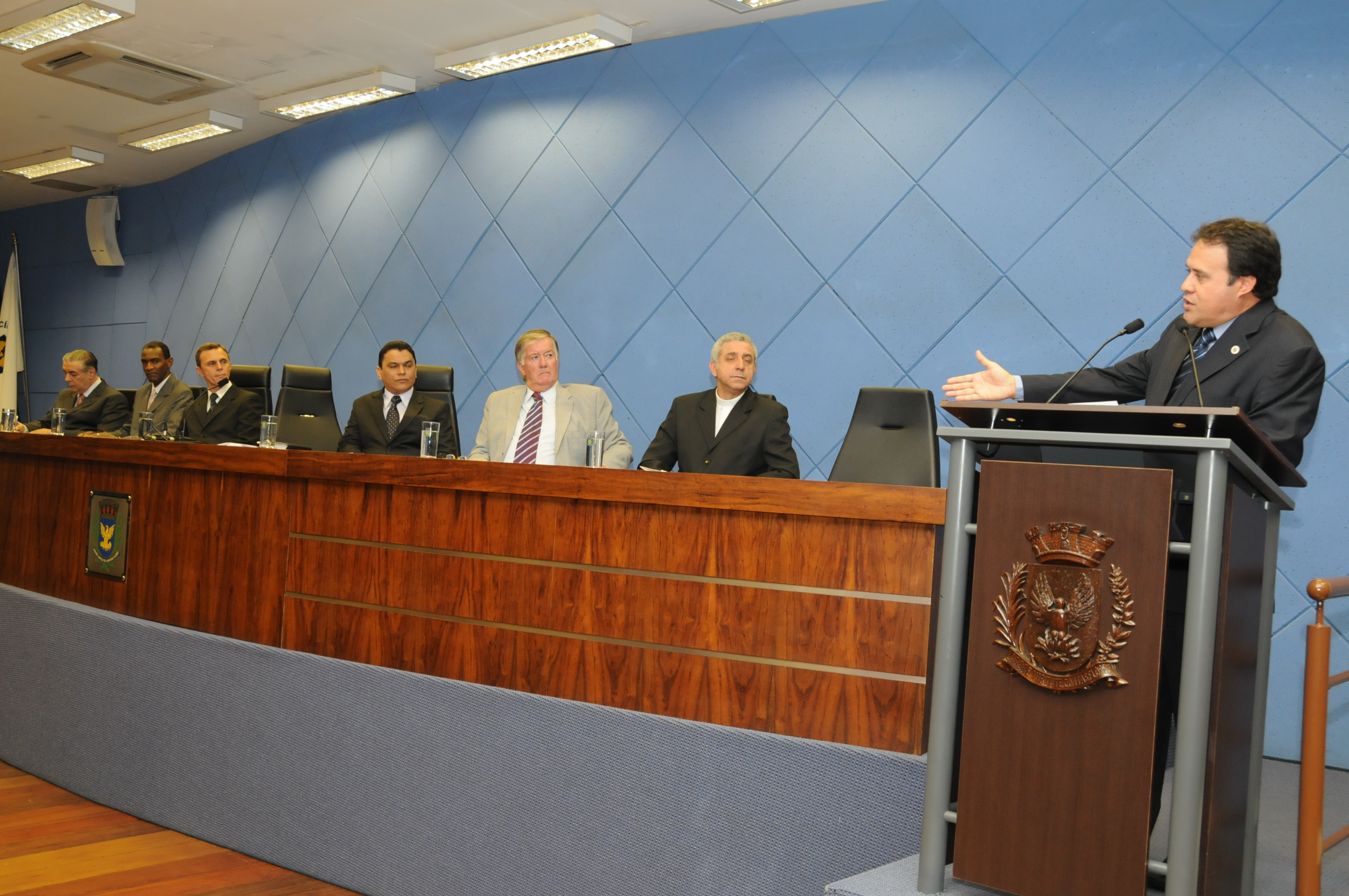 Câmara homenageia pastores por trabalho social e cristão