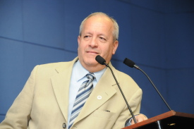 Candidato, vereador Arly de Lara Romêo decide licenciar-se
