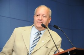 Candidato, vereador Arly de Lara Romêo decide licenciar-se