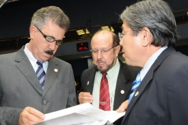 Comissão da Câmara ouve secretários