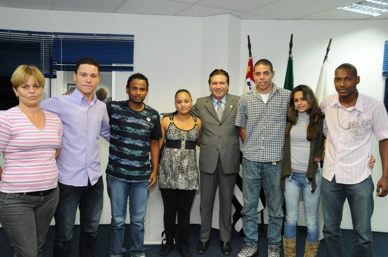 Grêmio Estudantil da escola Norberto Souza Pinto visita a Câmara