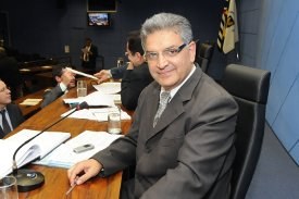 Monsenhor Valdemiro Caran recebe Medalha Arautos da Paz