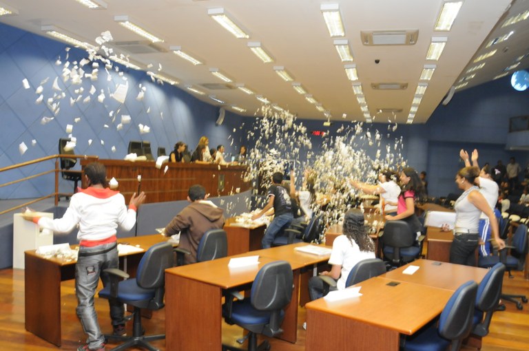 Parlamento Jovem realiza última reunião de 2010
