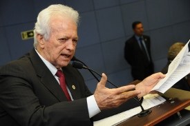 Projeto obriga postos a divulgarem valor percentual entre preço de combustíveis