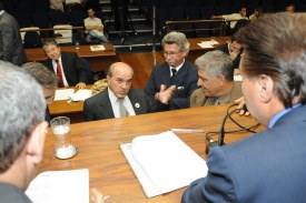 Reunião extraordinária aprova três projetos do Executivo