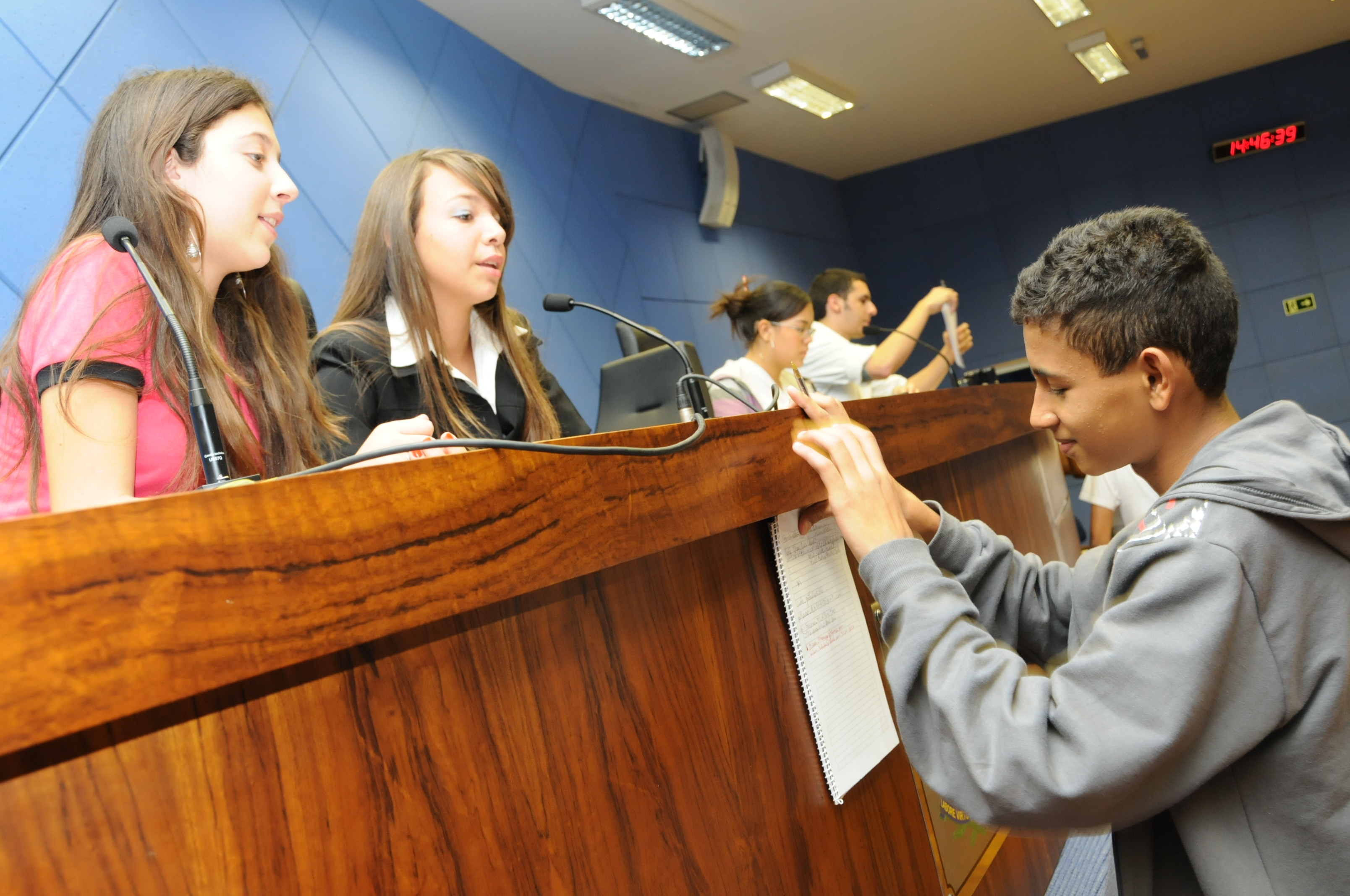 Secretário de Educação participa de reunião do Parlamento Jovem 