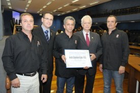 Câmara entrega Diploma de Honra ao Mérito à 'Clube' de Antigomobilismo