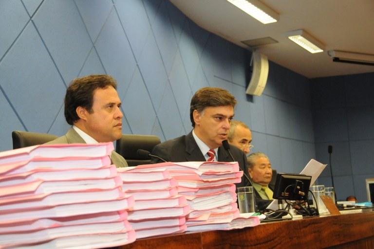 Cerca de mil páginas do processo de cassação do prefeito foram lidas