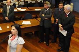 Comissão da Mulher recebe ONG  'SOS Ação Mulher e Família'