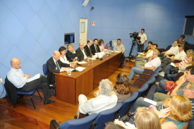 Comissão pede que Prefeitura apresente solução para obras embargadas