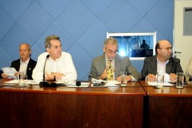 Comissão irá ao Ministério Público para solucionar a paralisação das obras da saúde