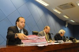 Leitura do relatório já ultrapassa 32 horas ininterruptas