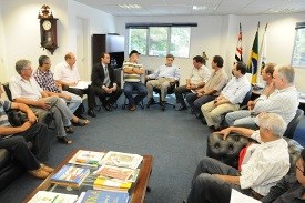 Moradores discutem projeto da Macrozona 6 com presidente da Câmara