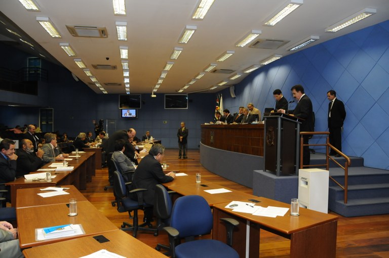 Nove projetos estão na pauta desta quarta-feira (16/02)