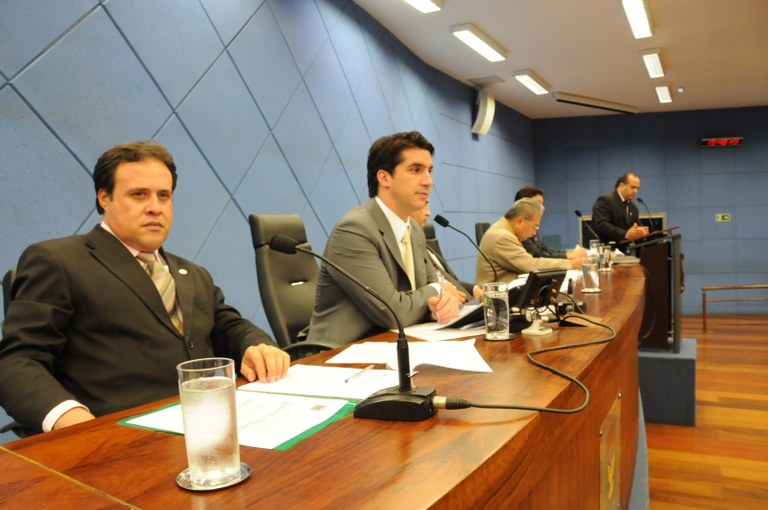 Nove projetos serão analisados na segunda-feira (21/11)