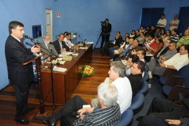 Parlamento articula formação de frente de vereadores   