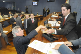 Pauta de segunda-feira (24/10) tem oito projetos